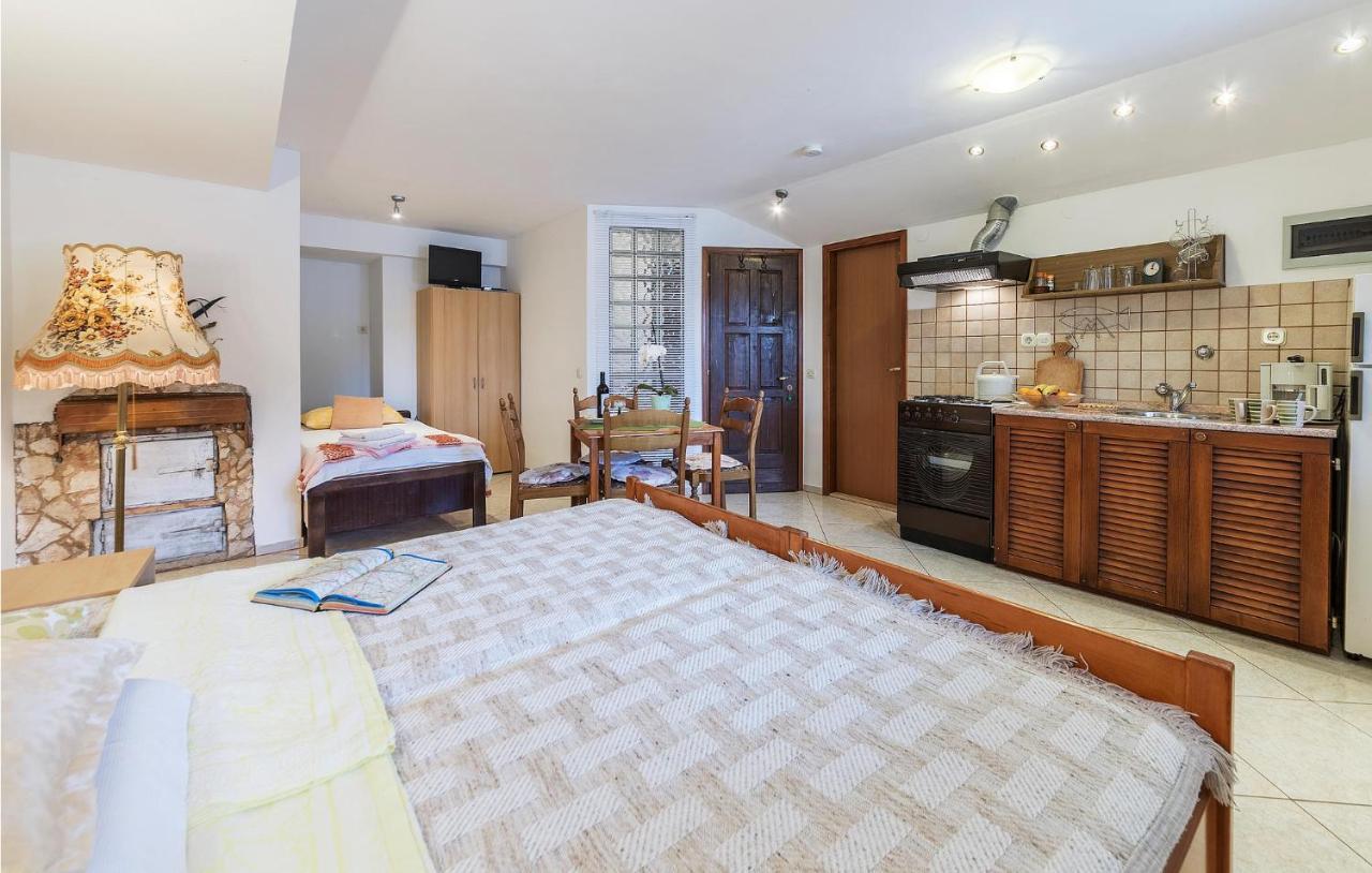Awesome Studio In Pula With Wifi Exterior foto